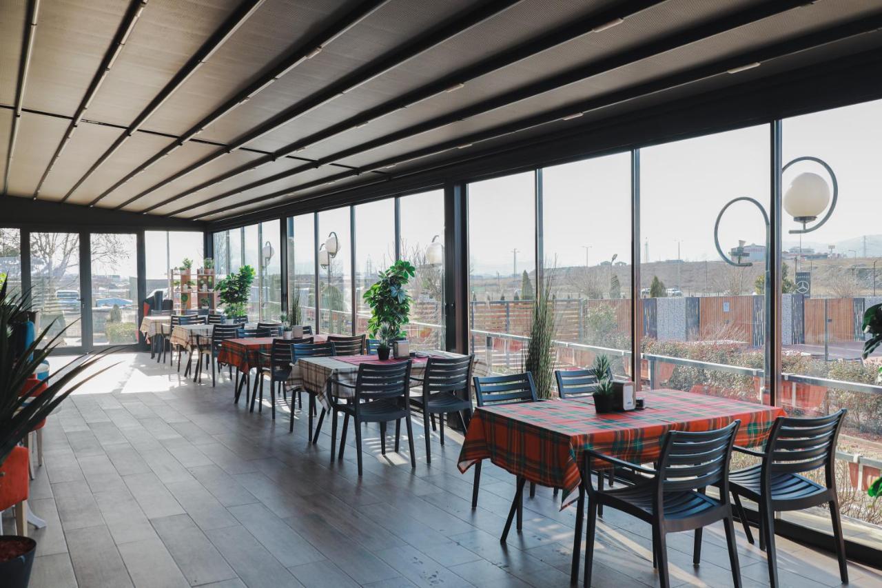 Nafron Hotel Prizren Ngoại thất bức ảnh