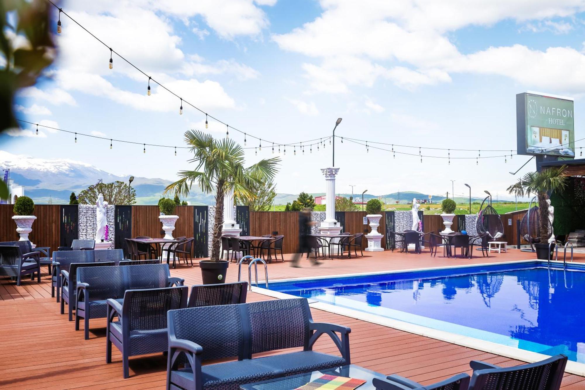 Nafron Hotel Prizren Ngoại thất bức ảnh