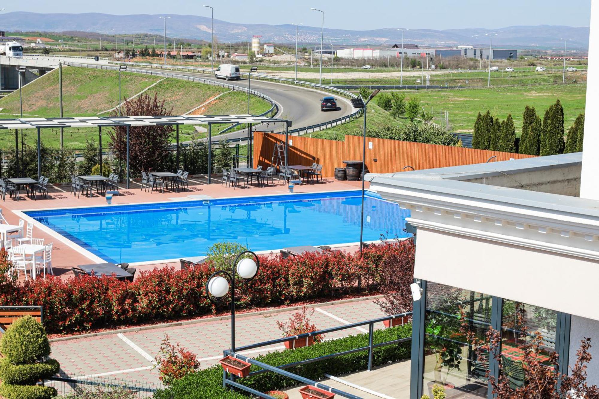 Nafron Hotel Prizren Ngoại thất bức ảnh