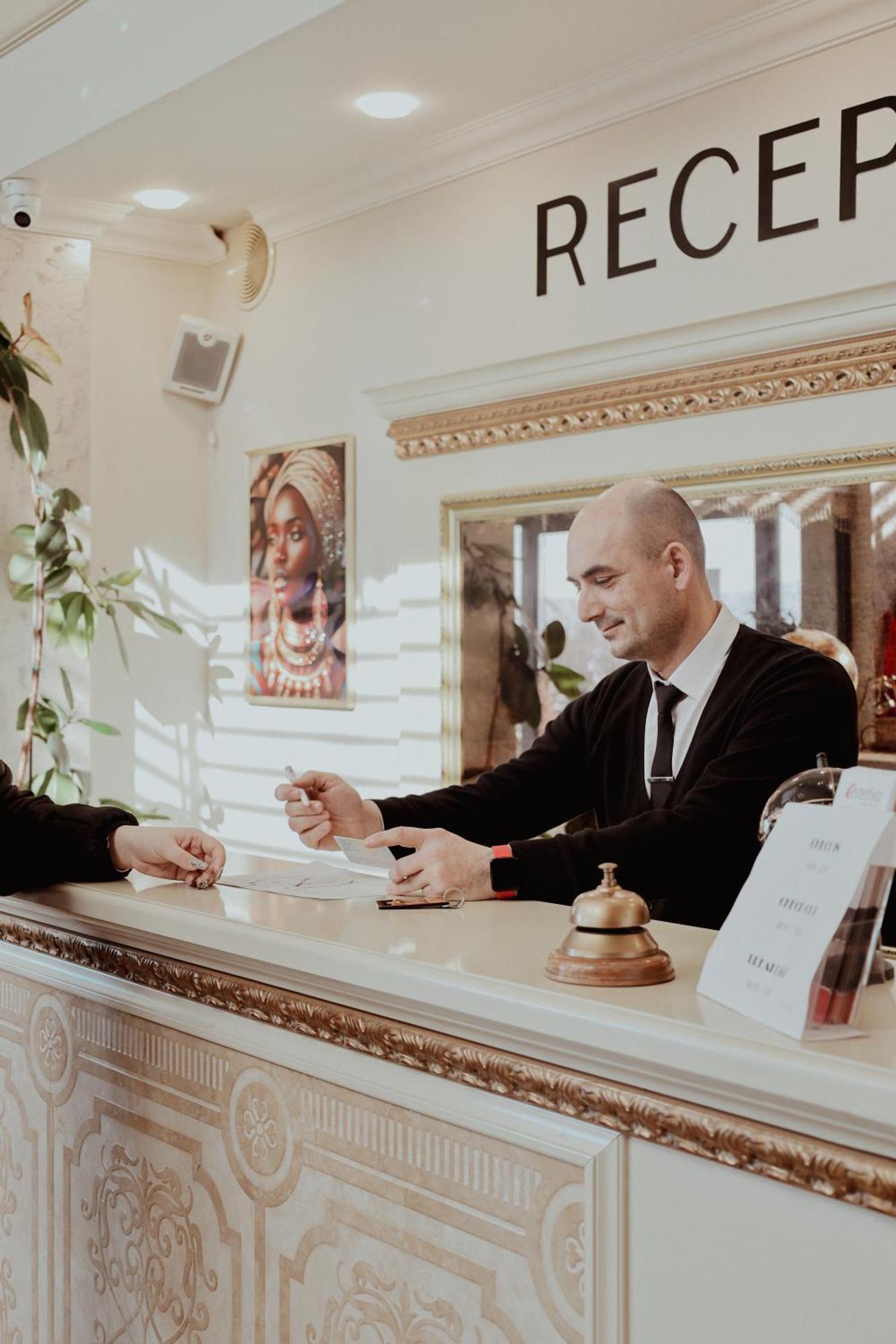 Nafron Hotel Prizren Ngoại thất bức ảnh